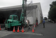 製品置場の雨除け庇工事